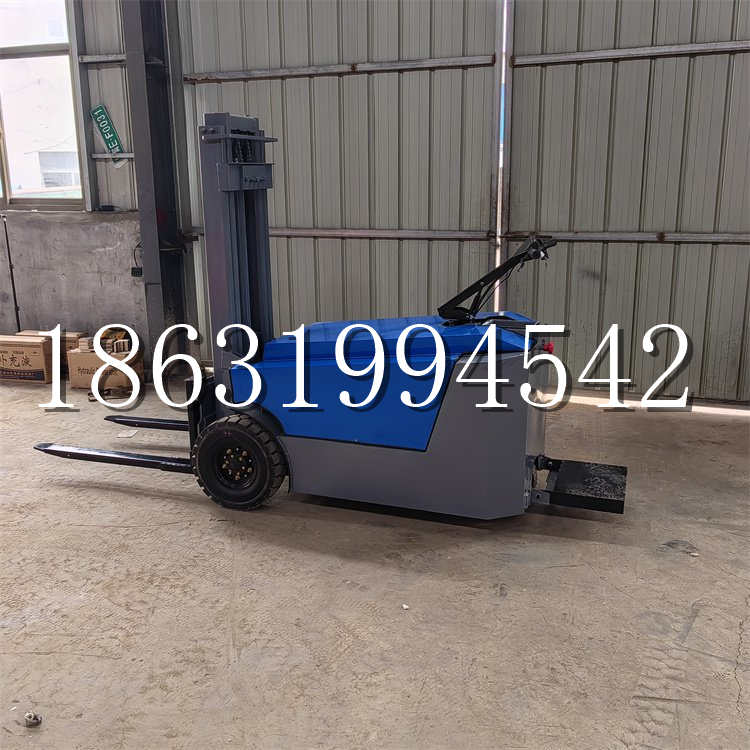 克拉玛依市全电动叉车插腿式堆高车液压装卸车1.5吨升高小型站驾式铲车